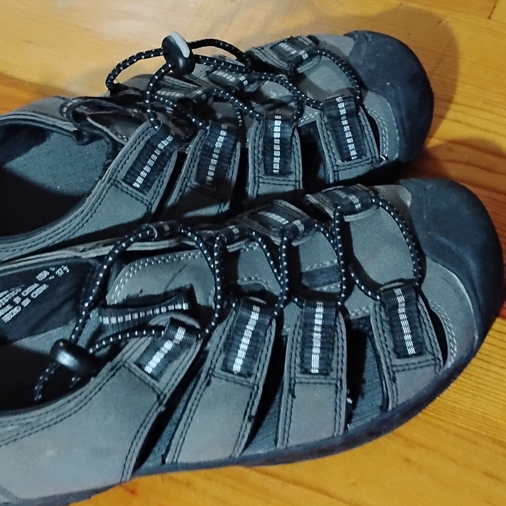 Source Unknown Men's Gray Outdoor Sandals